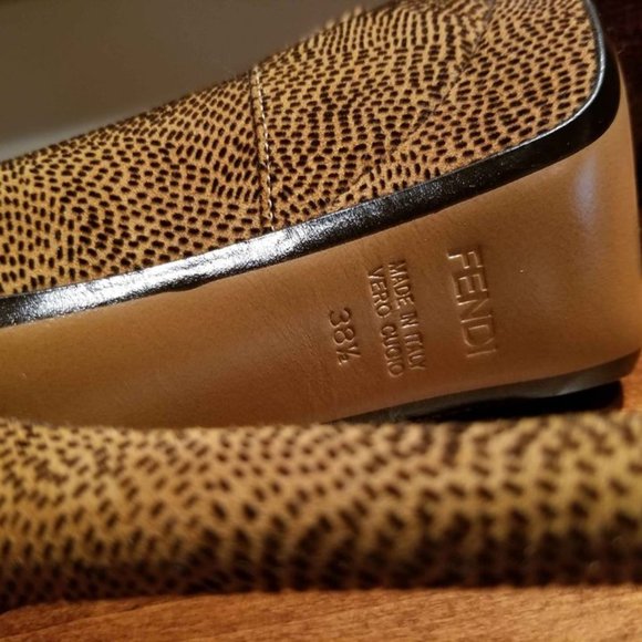 Striking Gorgeous Designers Shouse 8.5 US SIZE - Picture 5 of 9